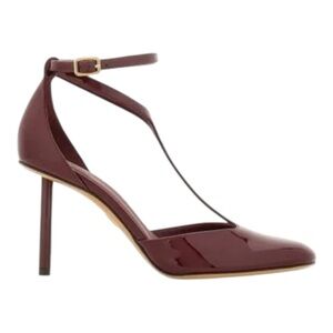 Ferragamo Lysandra 77 Borgona Pump Size 9
Color - Wine- Burgundy 
NIB w/Duster